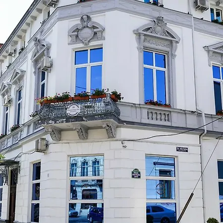 Отель Downtown 3*