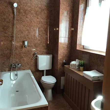 Downtown Готель