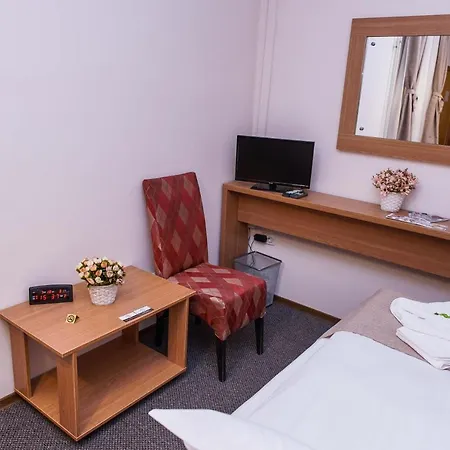 Отель Downtown 3*