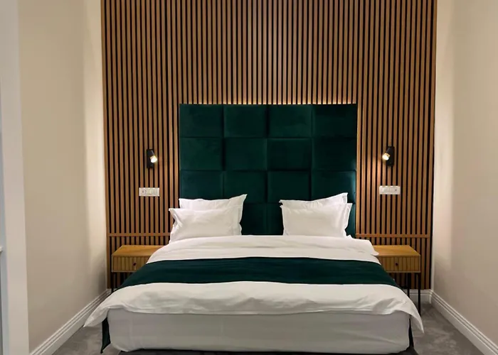 Downtown 3*