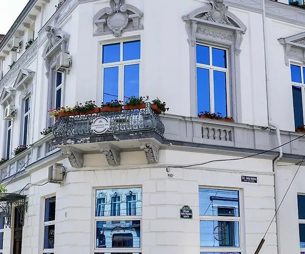Hotel Downtown 3*